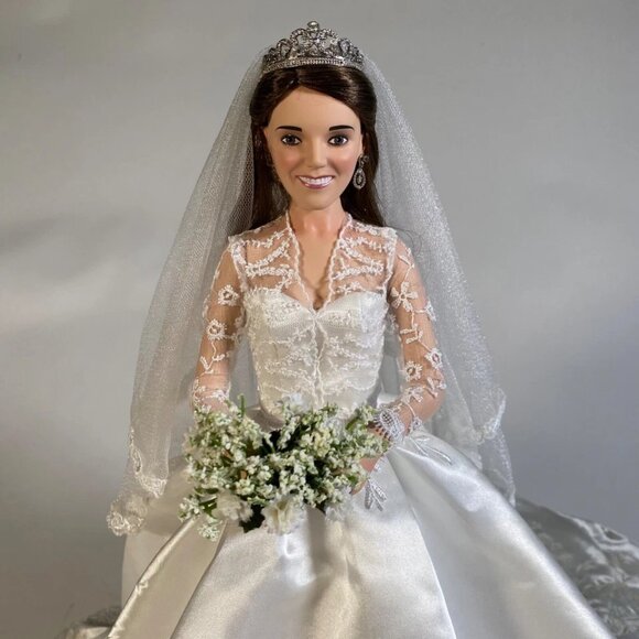 NEW! Ashton Drake Princess Catherine Royal Elegance Bride Doll -3892 - Picture 5 of 15